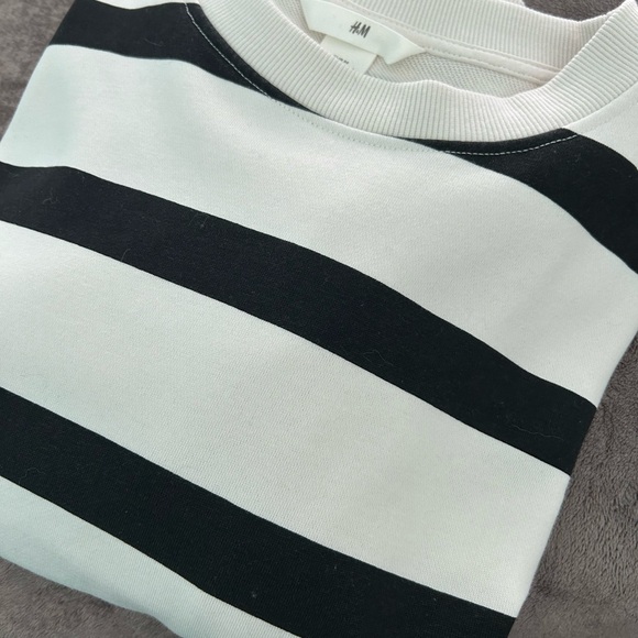 H&M cream and black tunic - Picture 2 of 3